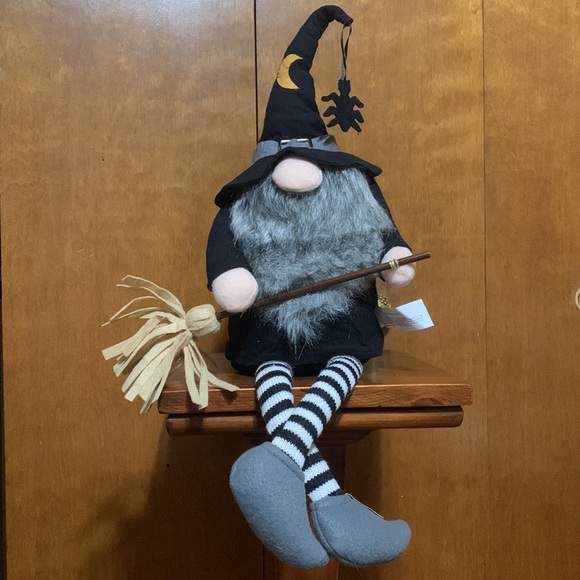 🎃WITCH GNOME WITH BROOM - SUPER CUTE! - Picture 4 of 11